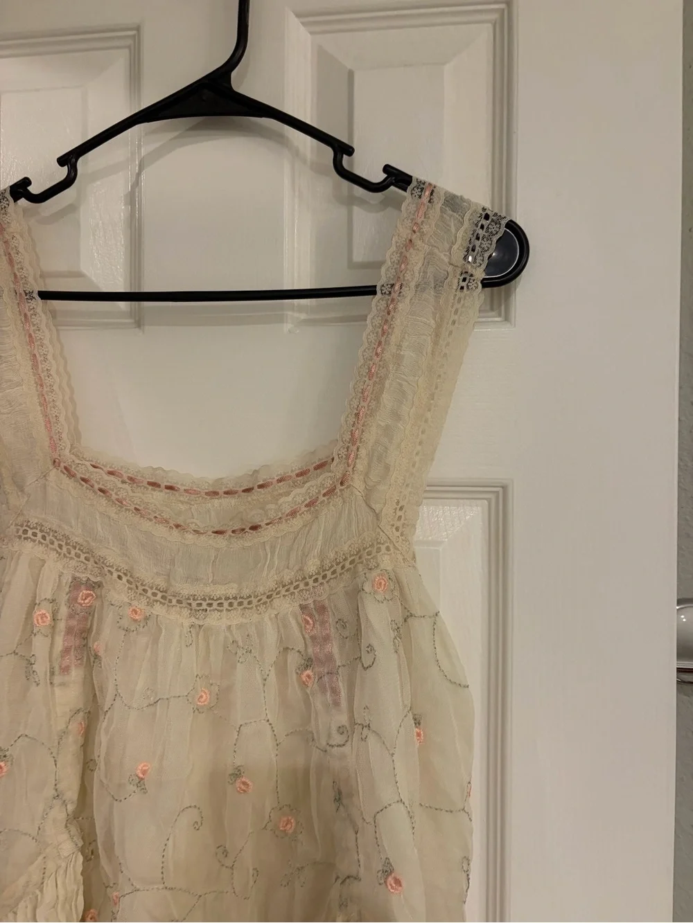 Kimchi Blue Urban Outfitters Colette Embroidered Ruffle Cami Small - Picture 2 of 7